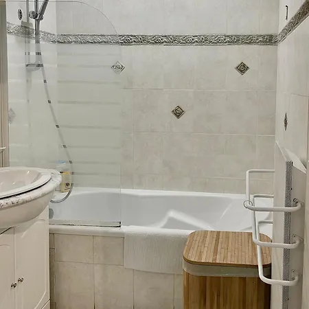 - Ac - Piscine - Terrasse - Parking *
